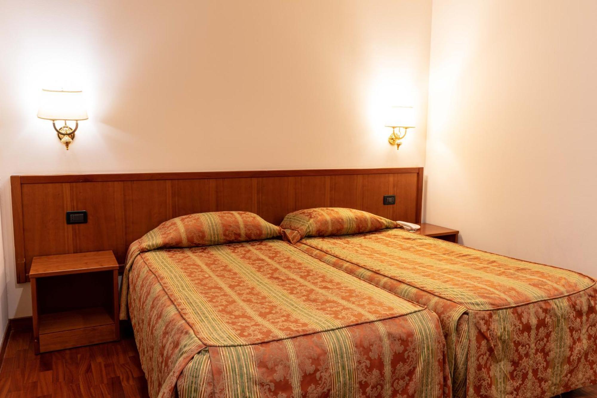 Hotel Τίβολι Εξωτερικό φωτογραφία
